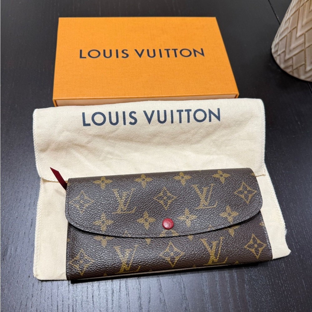 Louis Vuitton Emilie Wallet Rouge excellent condition